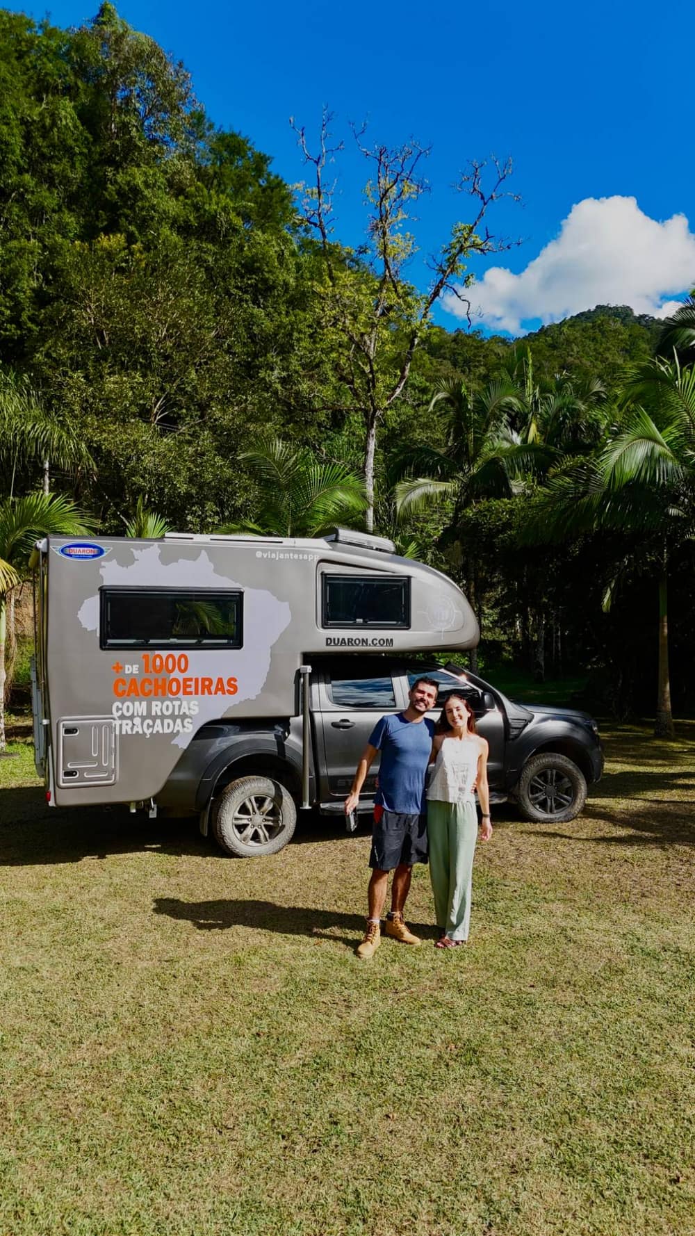 Motorhome do Viajantes App em meio à mata brasileira